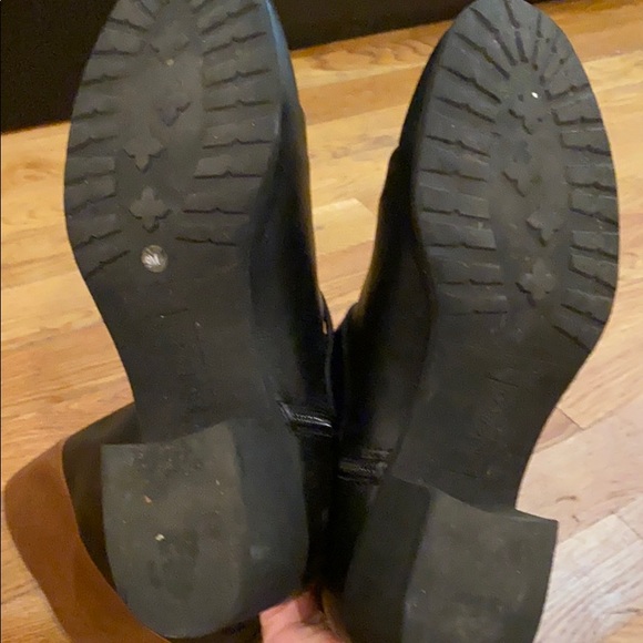 Black boots - Picture 2 of 2